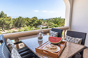 Balkon mit Sitzgelegenheit für 4 Personen